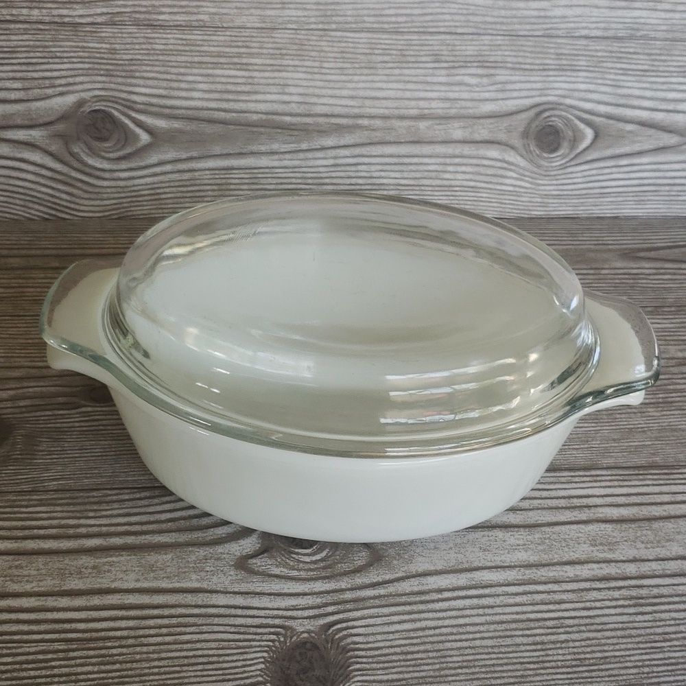 Anchor Hocking fire king 433 1/ 1.5 qt usa milk glass oval dish with lid